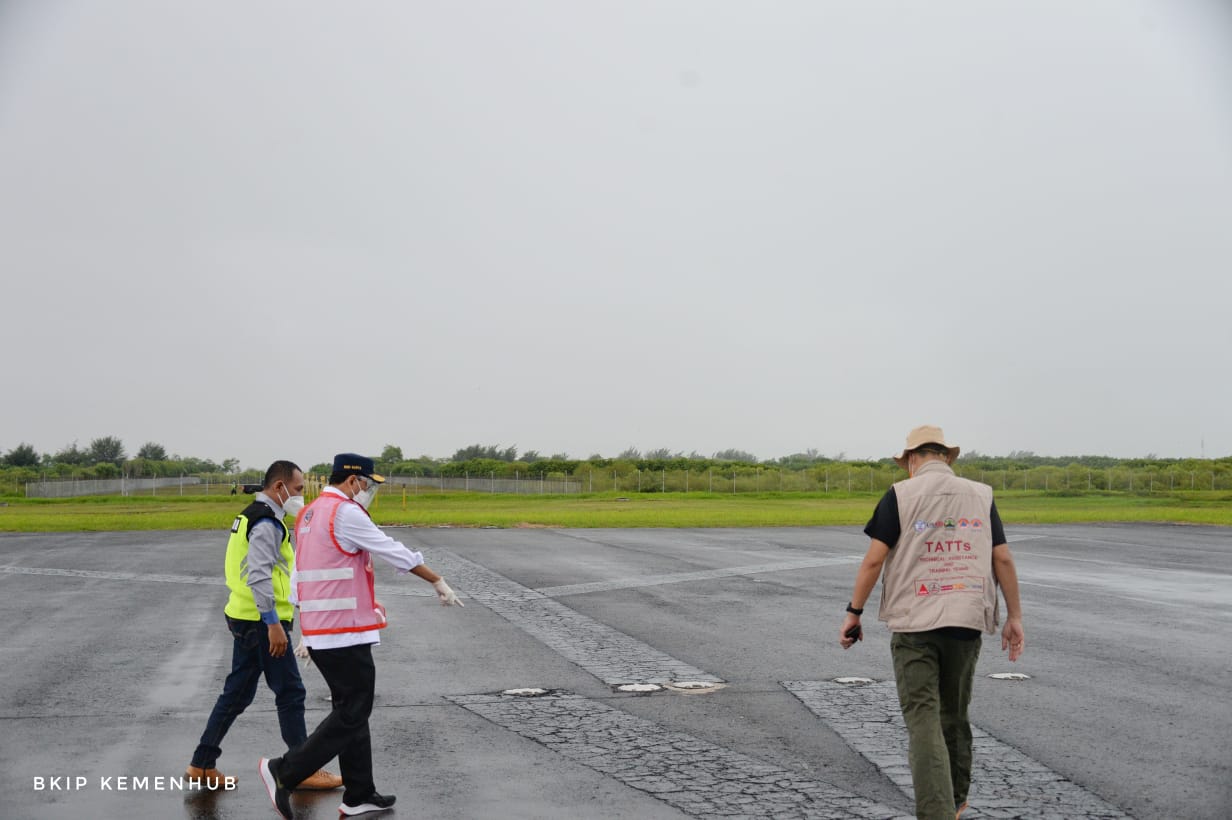 Menhub-Gubernur Jateng Bahas Solusi Penanggulangan Banjir di Semarang. (foto: hms)