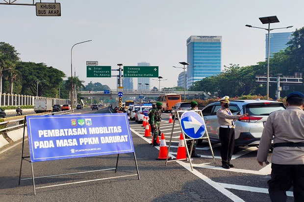 Akibat Penyekatan Jakarta Tol Dalam Kota Macet Parah (foto : int)