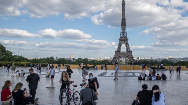 Menara Eiffel Kembali Dibuka Usai Ditutup Selama Pandemi Covid-19 (foto : int)