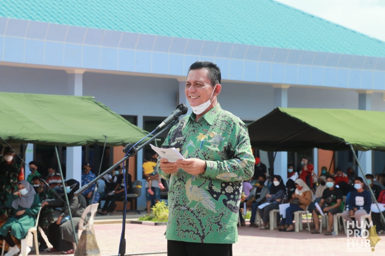 Gubernur Tinjau Vaksinasi di Lanud Hang Nadim (foto : hms)