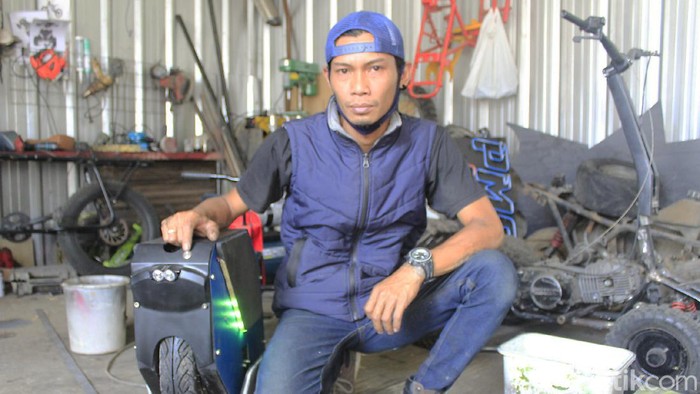 Berawal Coba-coba, Pria Buat Bengkel Motor Listrik di Bandung (foto : int)