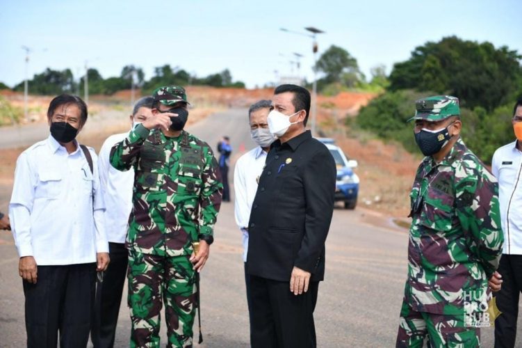 Gubernur Kepri Meninjau Pembangunan Kogabwilhan I dan Bundaran Monumen Tri Matra Dompak (foto : hms)