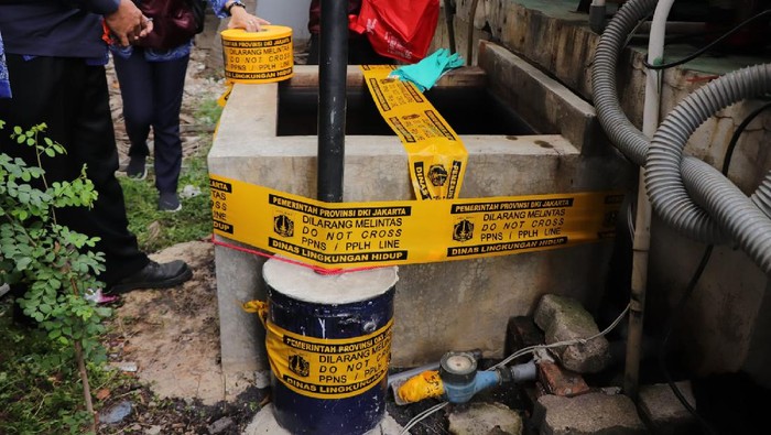 Pemprov DKI Segel Saluran Air Limbah Pencemar Paracetamol di Teluk Jakarta (foto : int)