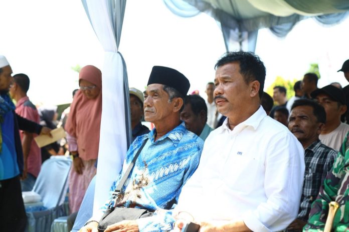 Kepala BP Batam, Muhammad Rudi, saat hadir di tengah perwakilan masyarakat Rempang (Foto : hms)